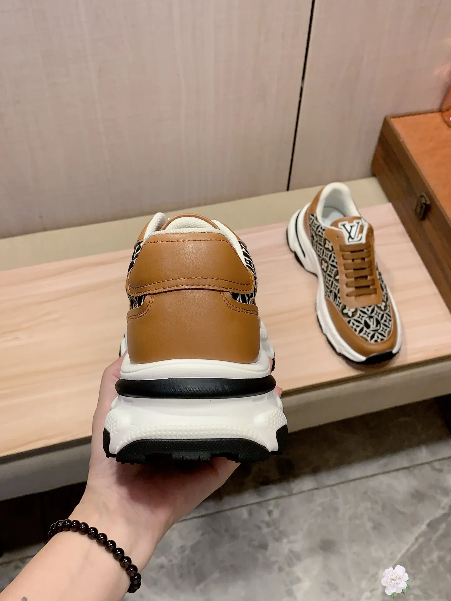Men's Men's Shoes 💰460💰💰🎩🎩[Lightning][Lightning] "Lv*" The latest and most popular casual shoes, top brands [Seduce] Luxury ~ Purchasing Agency, Top ~ Quality. [Strong] The upper is made of imported breathable cowhide with material ➕ breathable sheepskin feet (•) and fine workmanship. The original stylish and stylish soft rubber wear-resistant and non-slip outsole is light and comfortable on the feet. The real thing looks better when photographed in person. 111: code: 38-44, 3️⃣ colors selected
